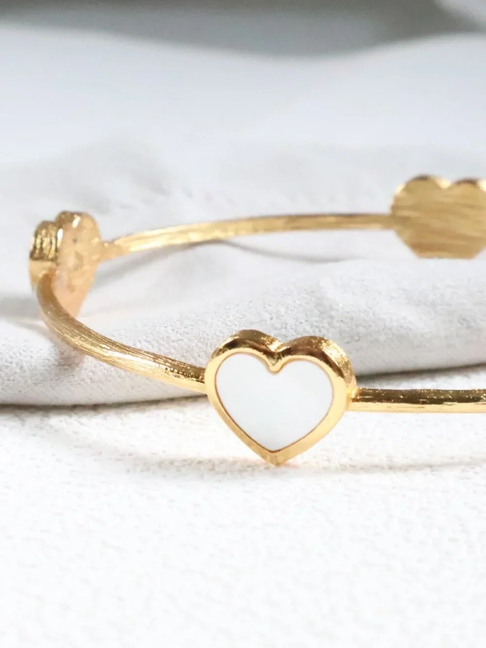 Julie Vos Heart Mother Pearl Gold Bangle Medium | NEW